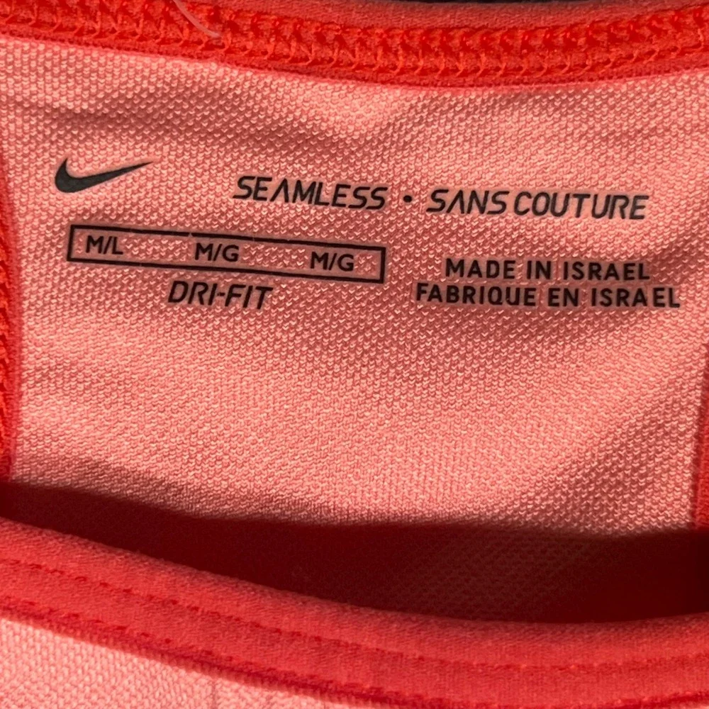 Nike Dri-FIT NWT Seamless Sports Bra Coral Pink Adjustable Straps Womens Sz M/L